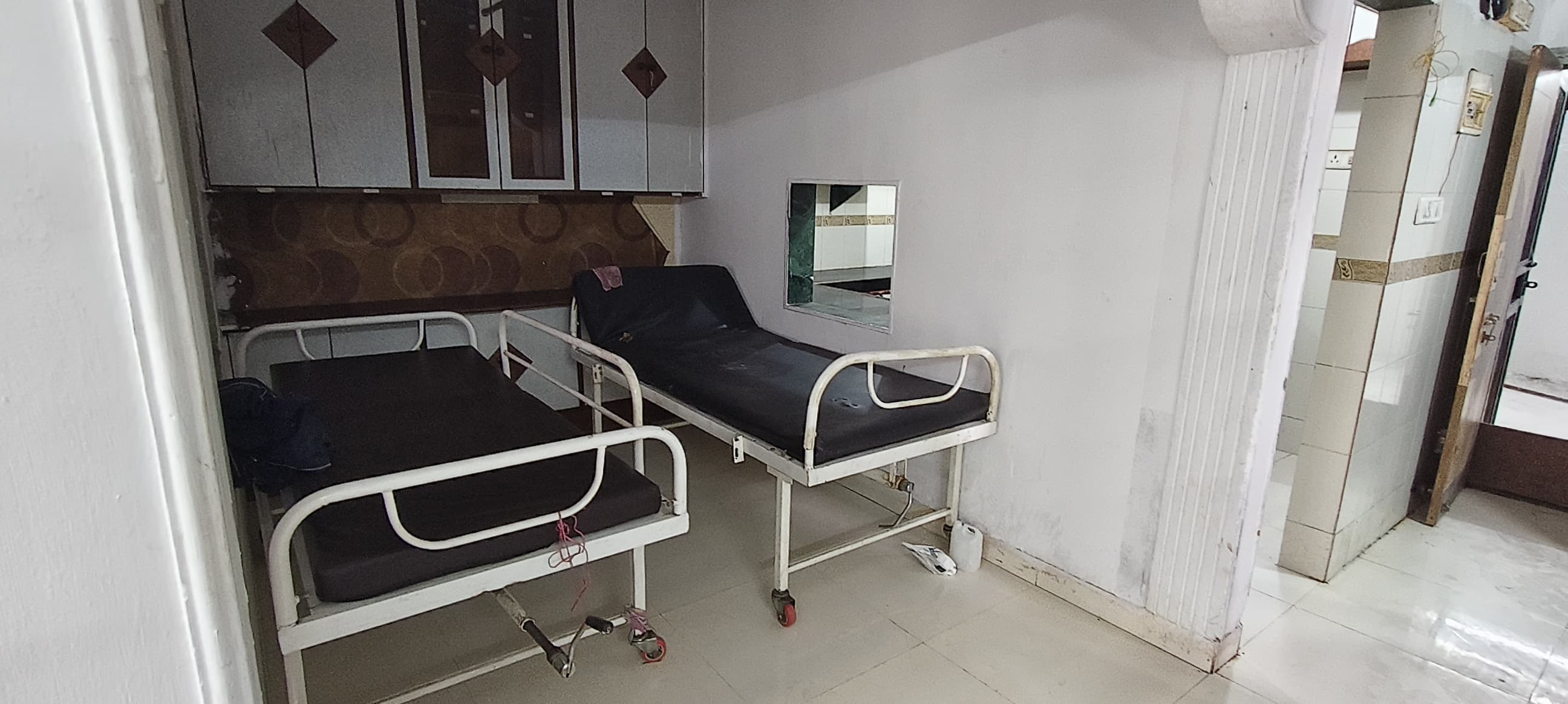 Comfortable and luxurious senior living rooms in Mumbai